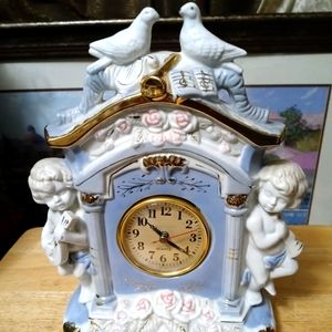 🗻🏇VINTAGE MANTLE / TABLE CLOCK🏩